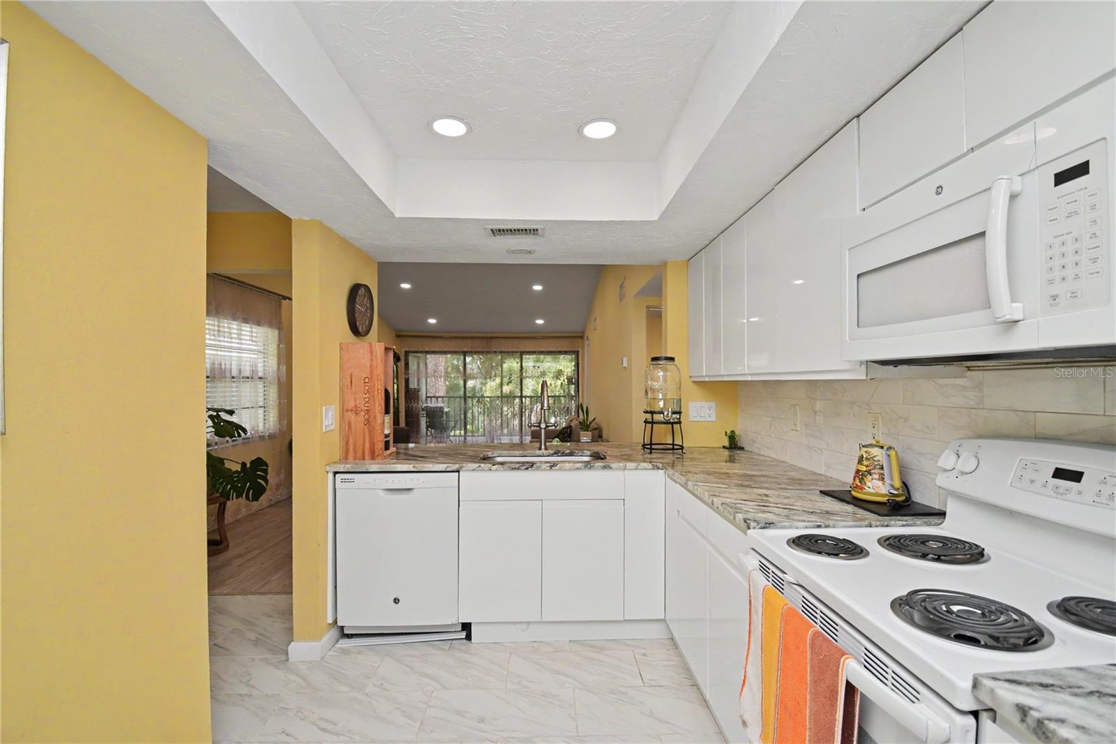 5677 Summer Side Ln #31B, Sarasota, FL 34231 — photo 7 of 32