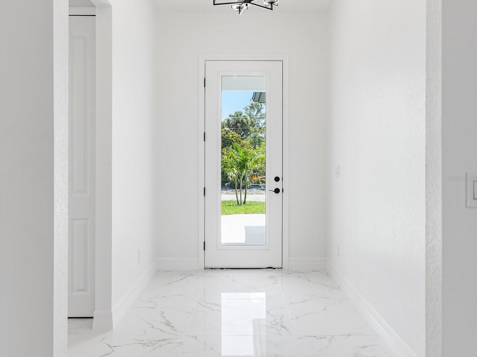 Lovely foyer to welcome guests!