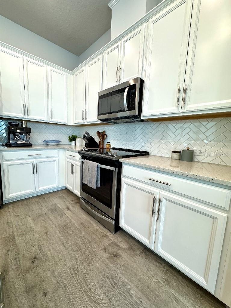 2317 Lindstrom St, Sarasota, FL 34237 — photo 13 of 38
