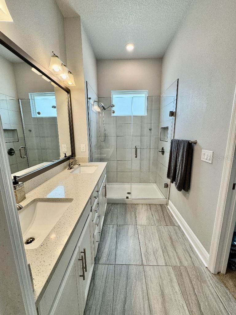 2317 Lindstrom St, Sarasota, FL 34237 — photo 21 of 38