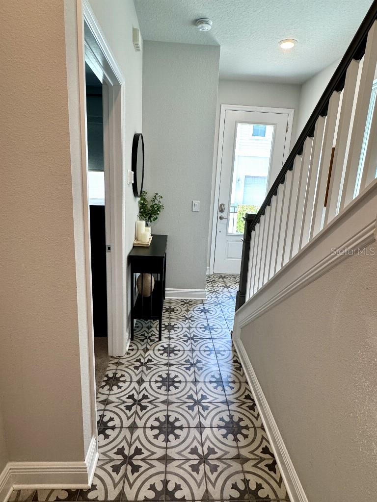 2317 Lindstrom St, Sarasota, FL 34237 — photo 9 of 38