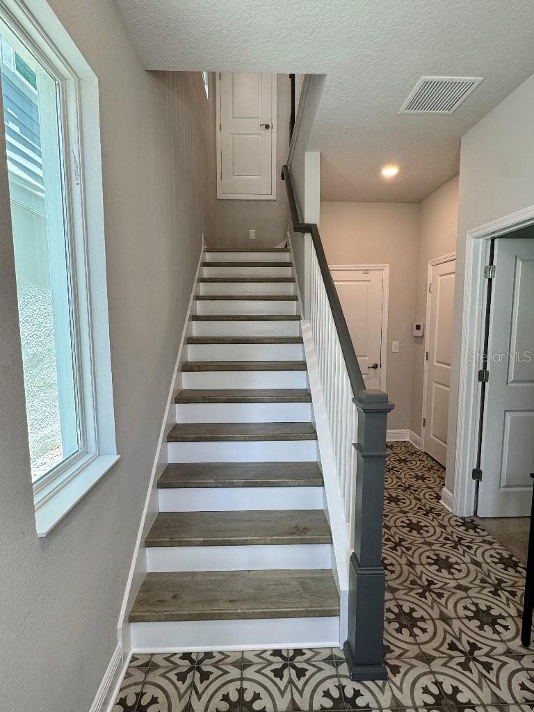 2317 Lindstrom St, Sarasota, FL 34237 — photo 10 of 38