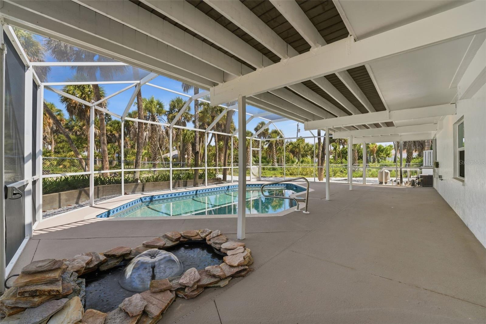 ENTERTAIN OR JUST RELAX BY THE POOL