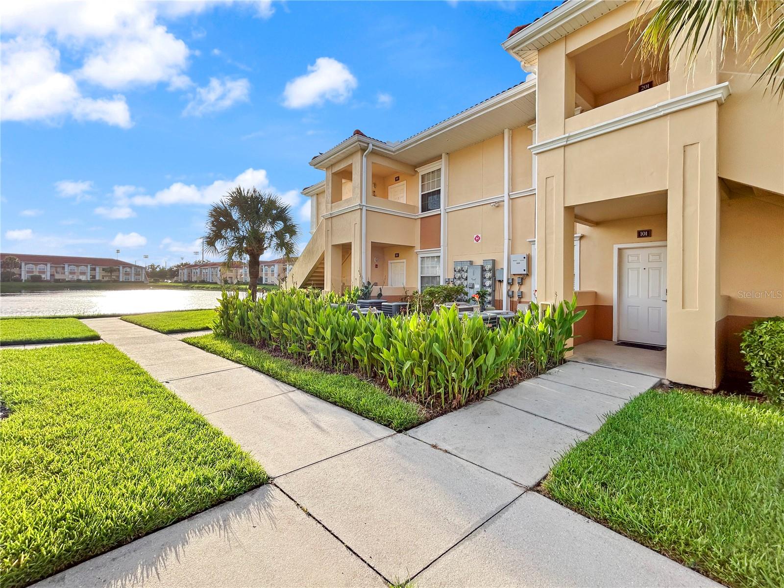 1025 Villagio Cir #101, Sarasota, FL 34237 — photo 2 of 30