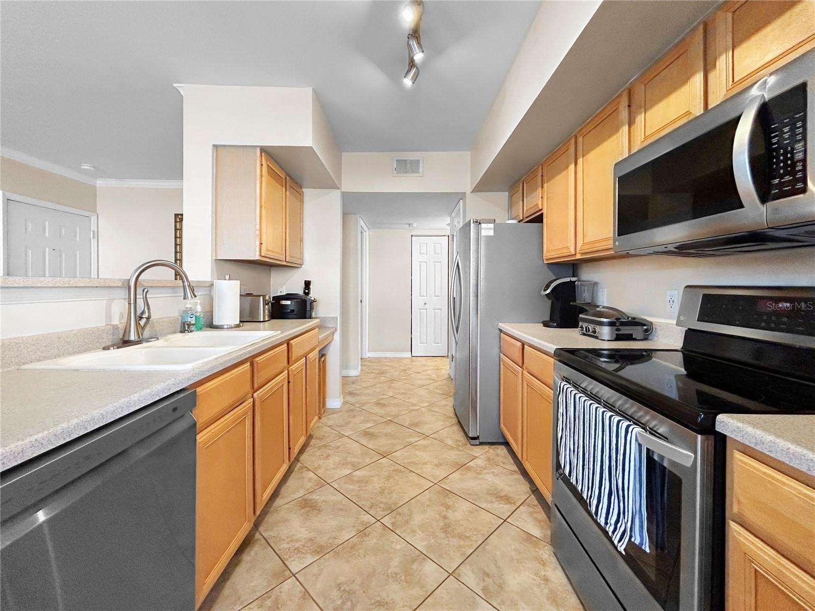 1025 Villagio Cir #101, Sarasota, FL 34237 — photo 10 of 30