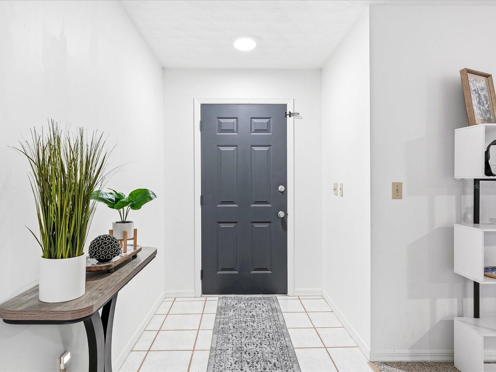 Front entry way / interior