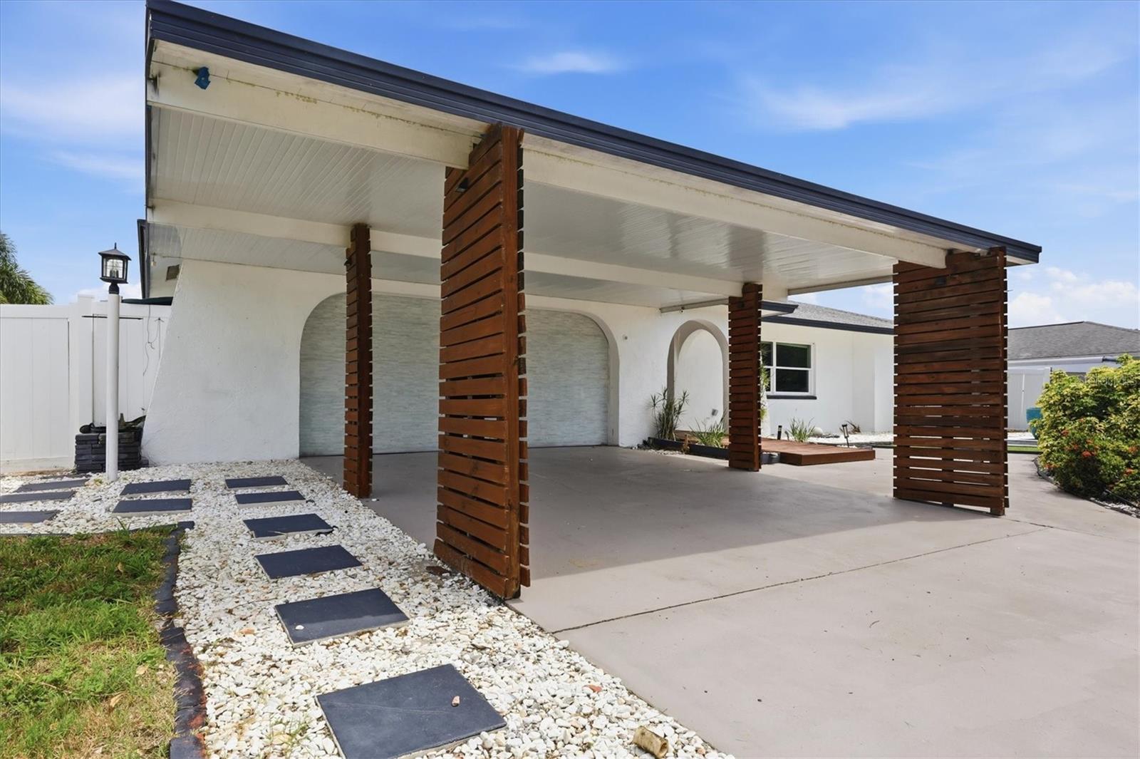 3615 Egerton Cir, Sarasota, FL 34233 — photo 4 of 38