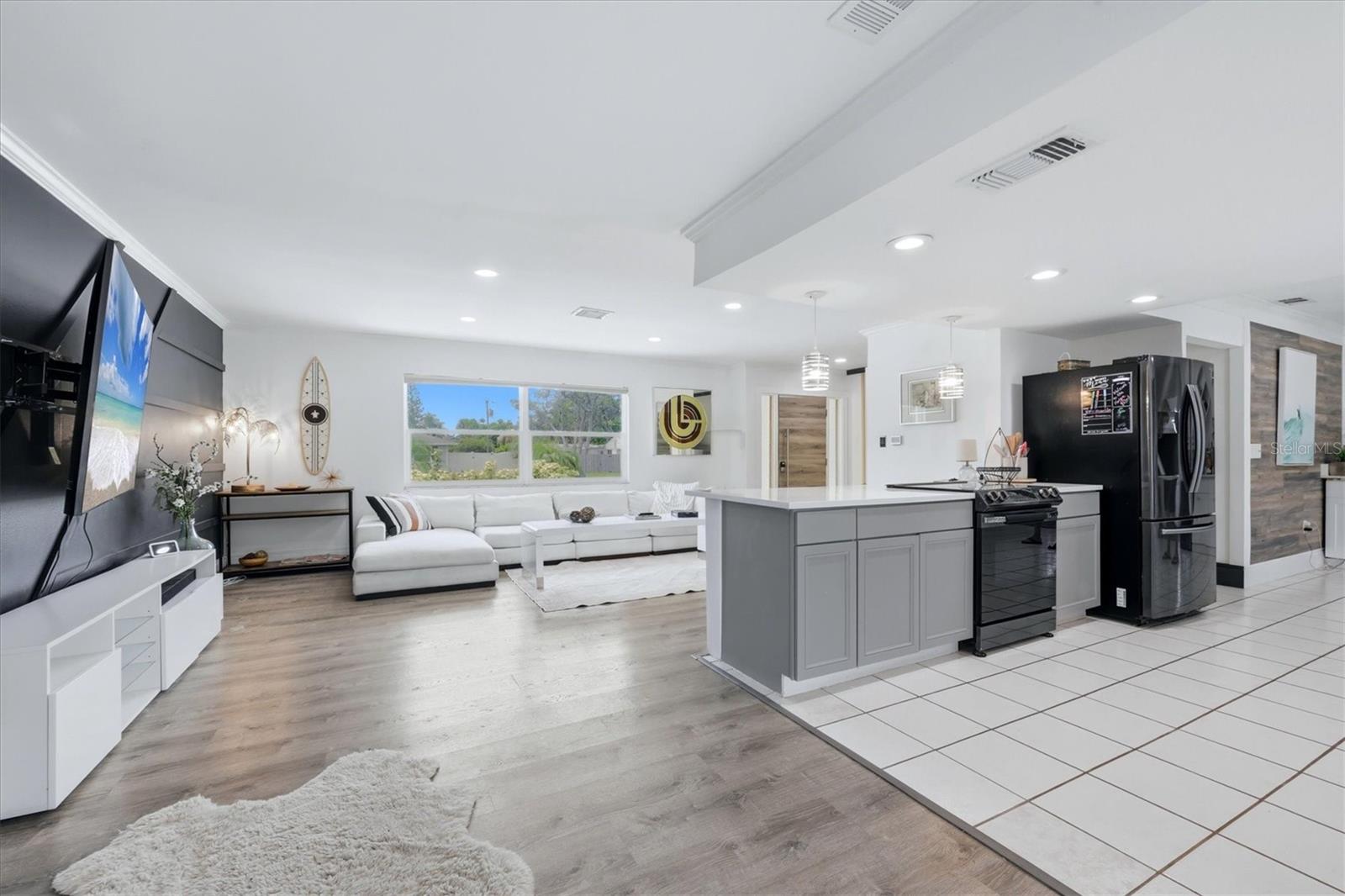 3615 Egerton Cir, Sarasota, FL 34233 — photo 9 of 38