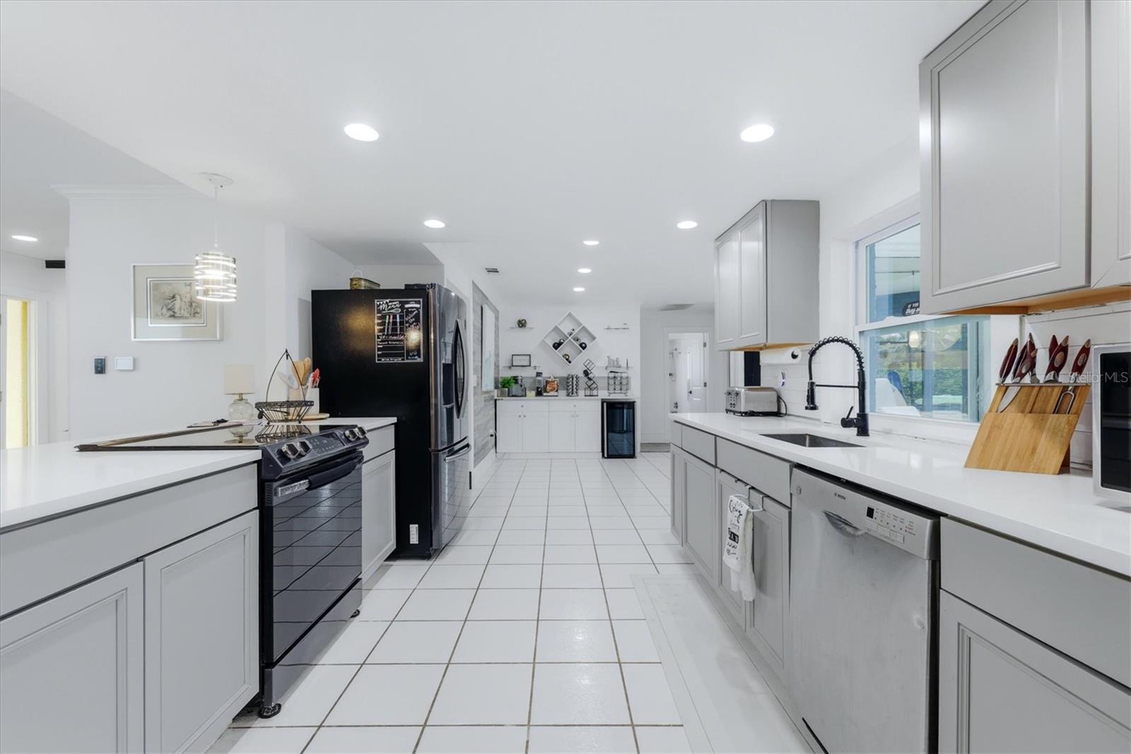 3615 Egerton Cir, Sarasota, FL 34233 — photo 10 of 38