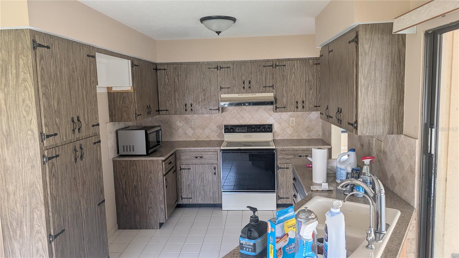 3720 Pin Oaks St, Sarasota, FL 34232 — photo 3 of 15