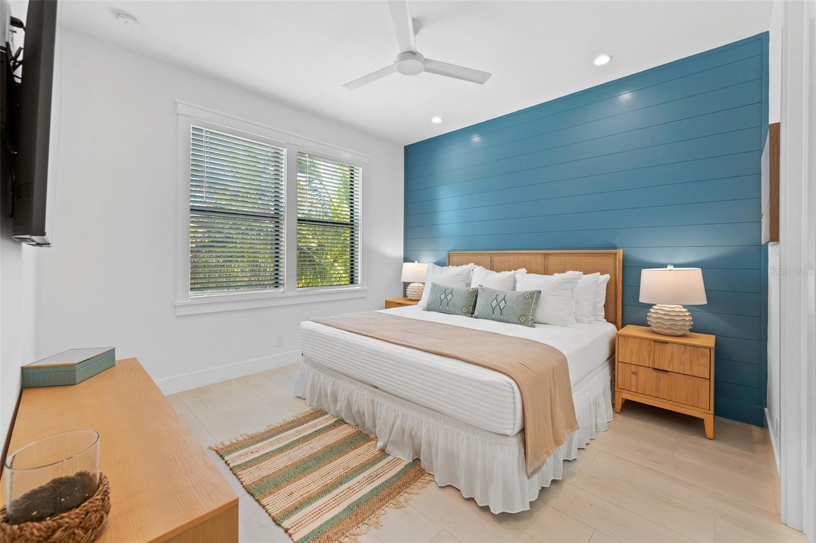 211 Grant Dr, Sarasota, FL 34236 — photo 17 of 87