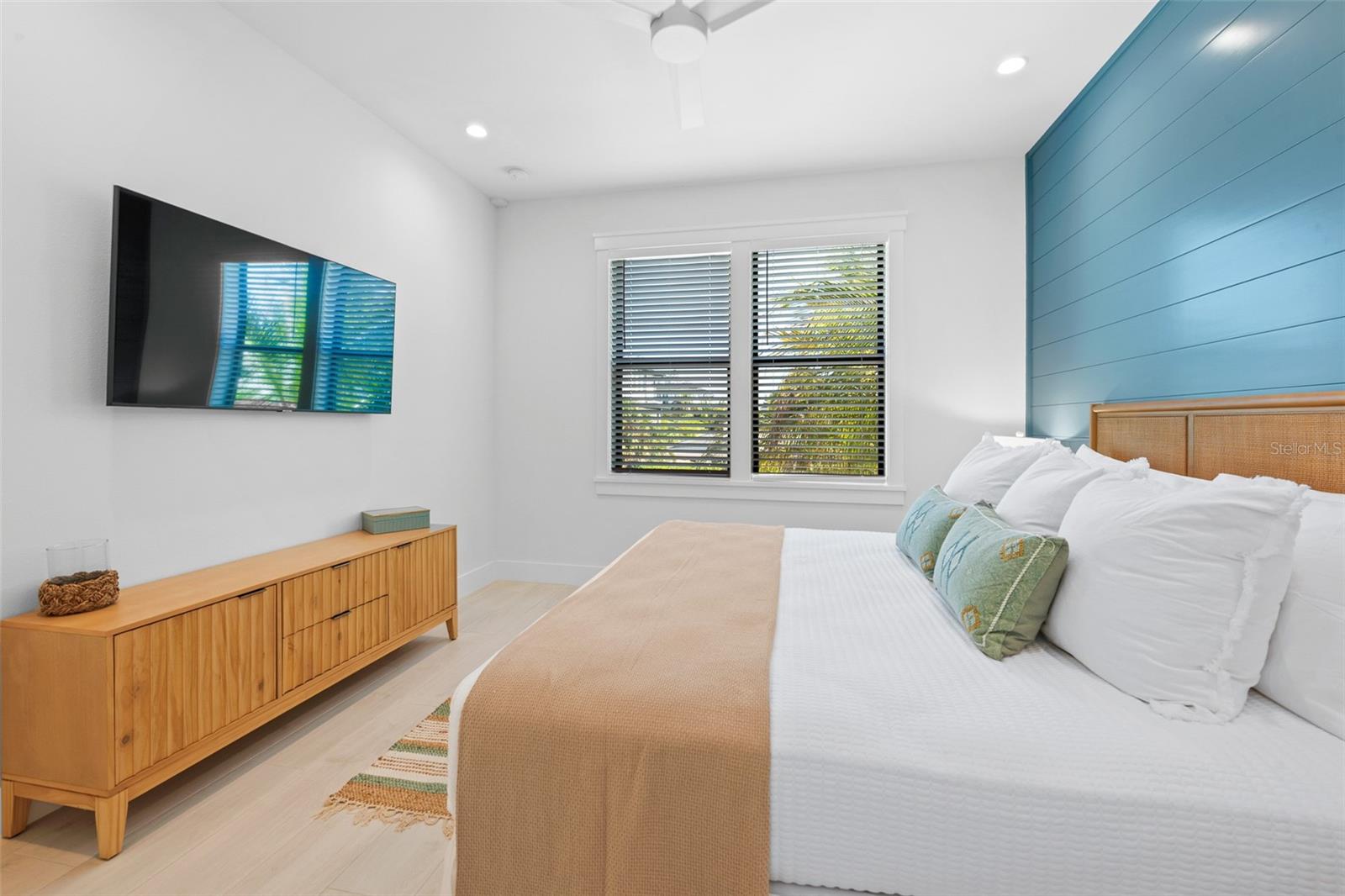 211 Grant Dr, Sarasota, FL 34236 — photo 18 of 87