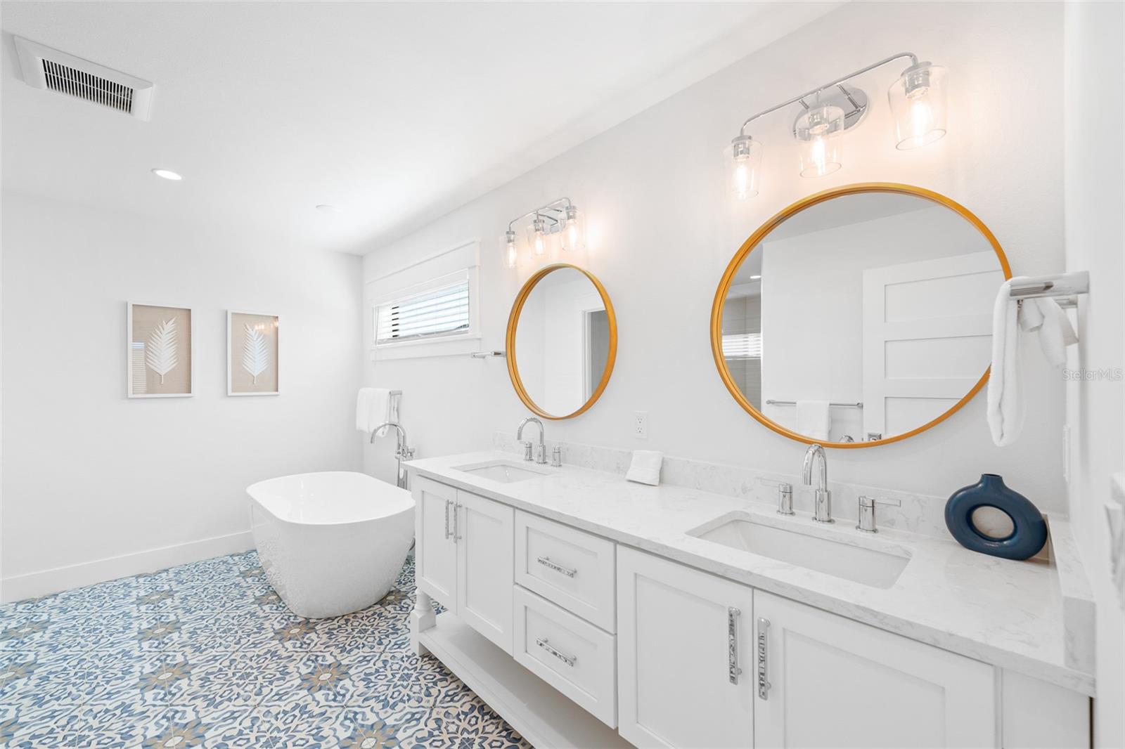 211 Grant Dr, Sarasota, FL 34236 — photo 41 of 87