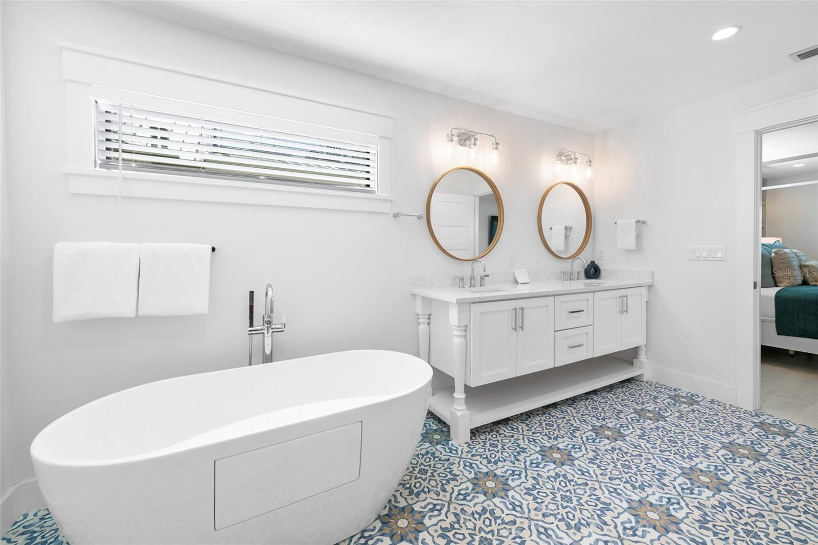 211 Grant Dr, Sarasota, FL 34236 — photo 43 of 87