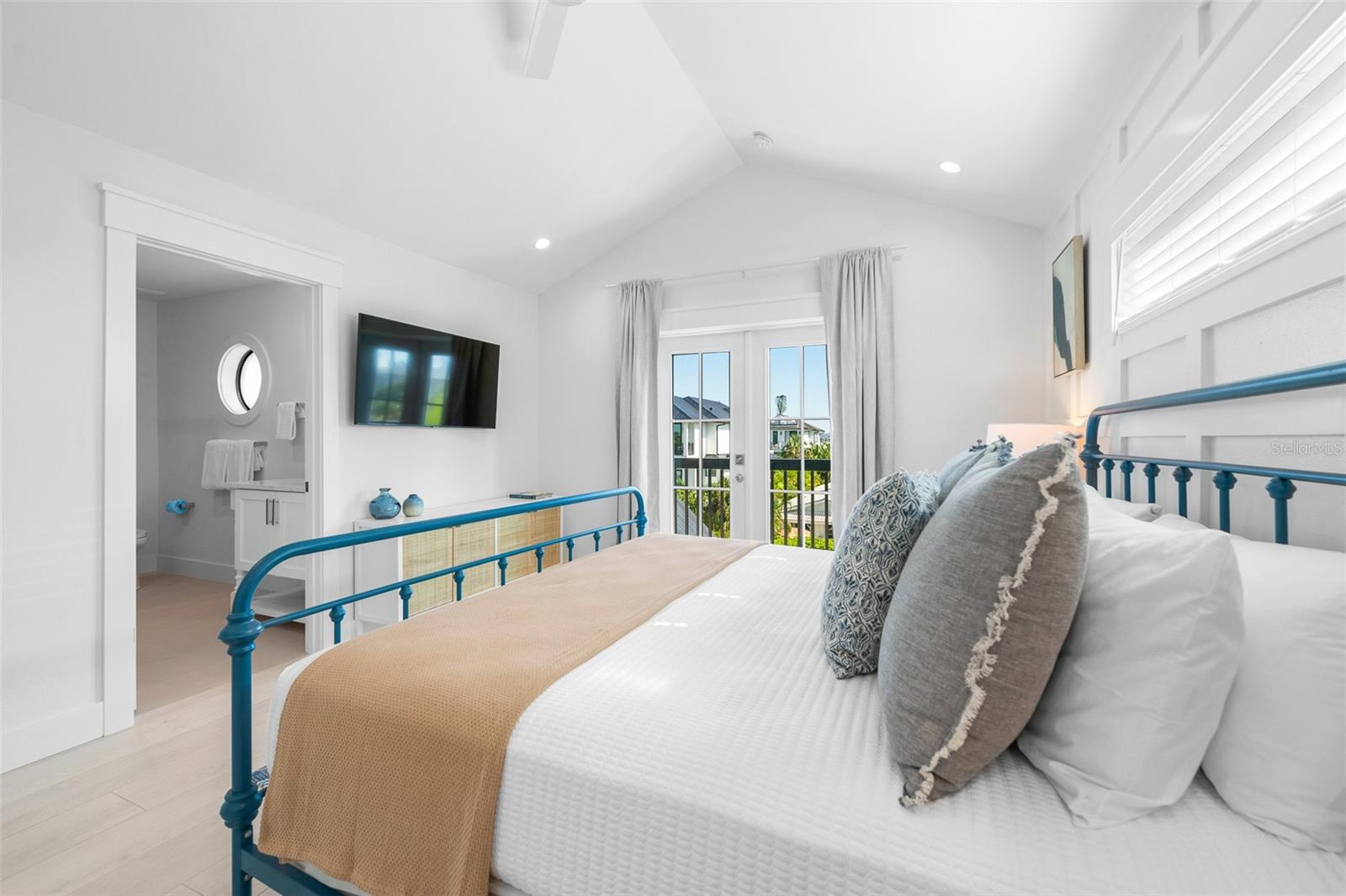 211 Grant Dr, Sarasota, FL 34236 — photo 51 of 87