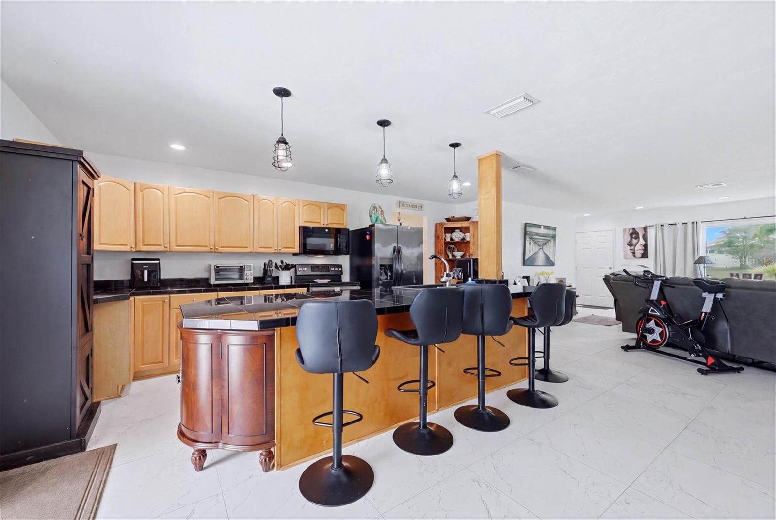 Kitchen/ Island Bar