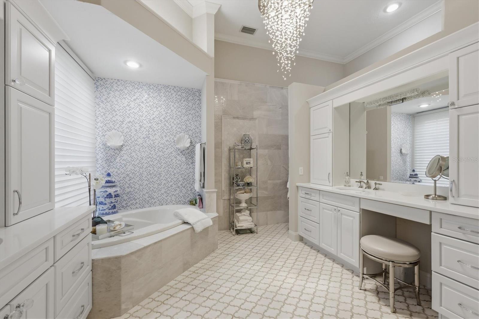 PRIMARY SUITE BATH