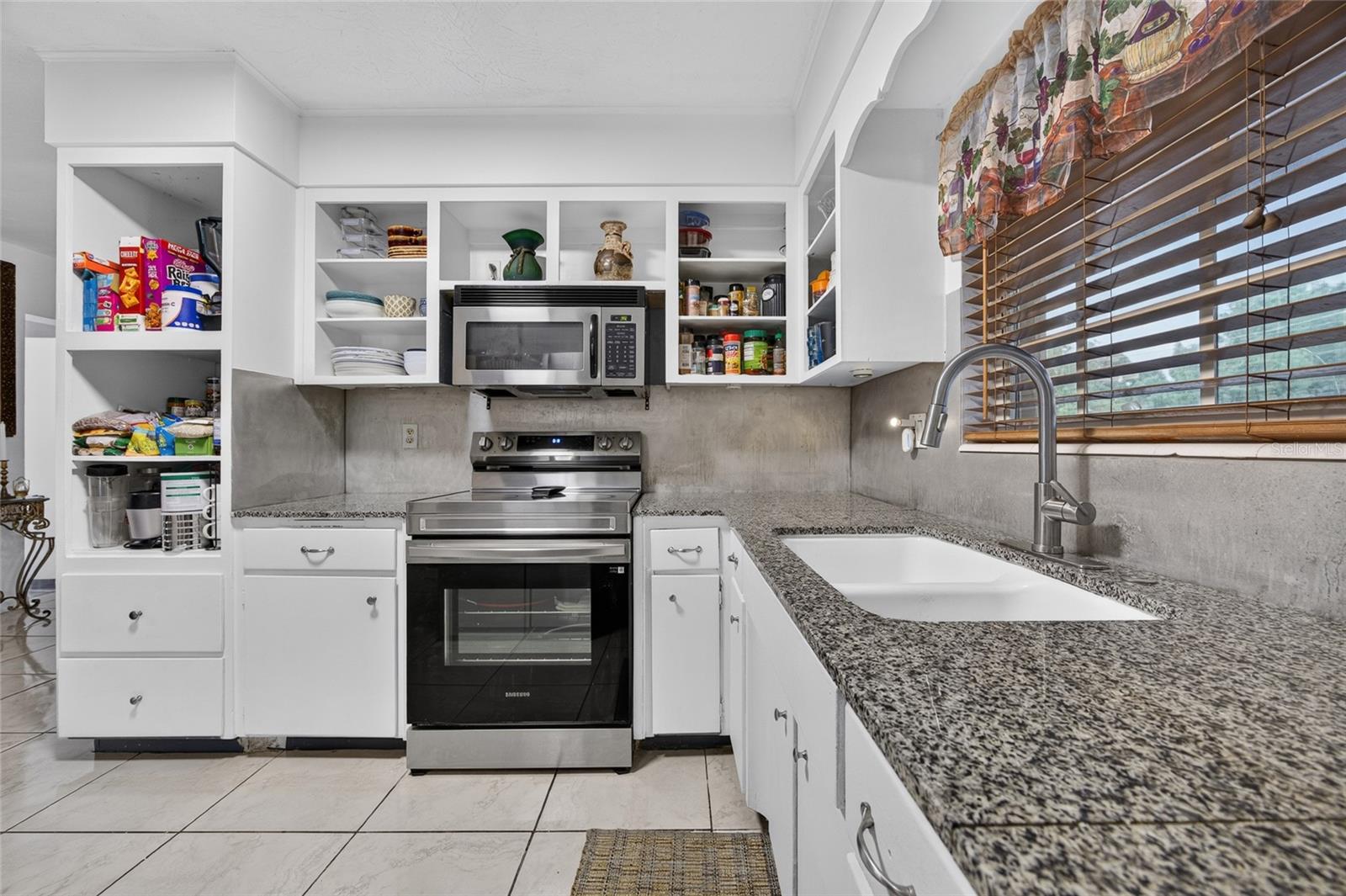4701 Spahn St, Sarasota, FL 34232 — photo 9 of 29