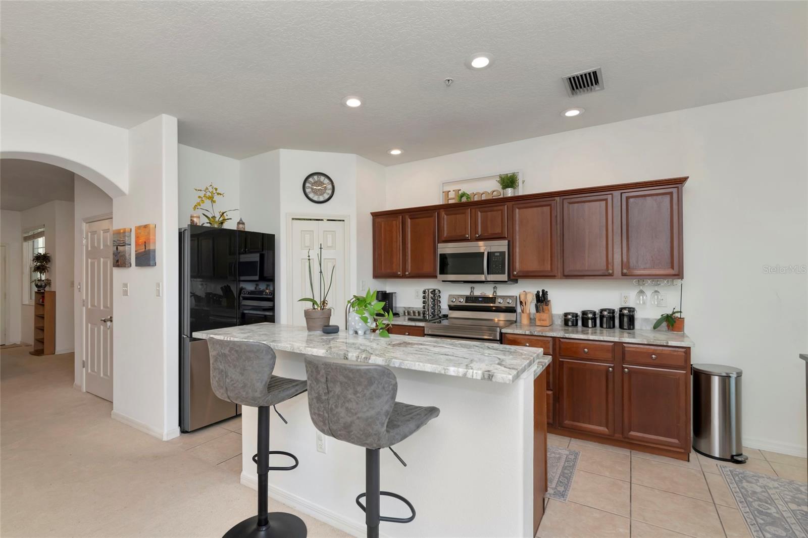 3426 Parkridge Cir #34-105, Sarasota, FL 34243 — photo 15 of 37