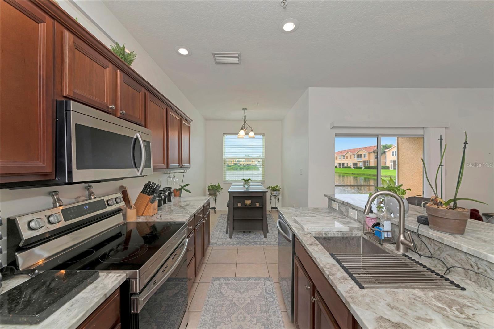 3426 Parkridge Cir #34-105, Sarasota, FL 34243 — photo 16 of 37