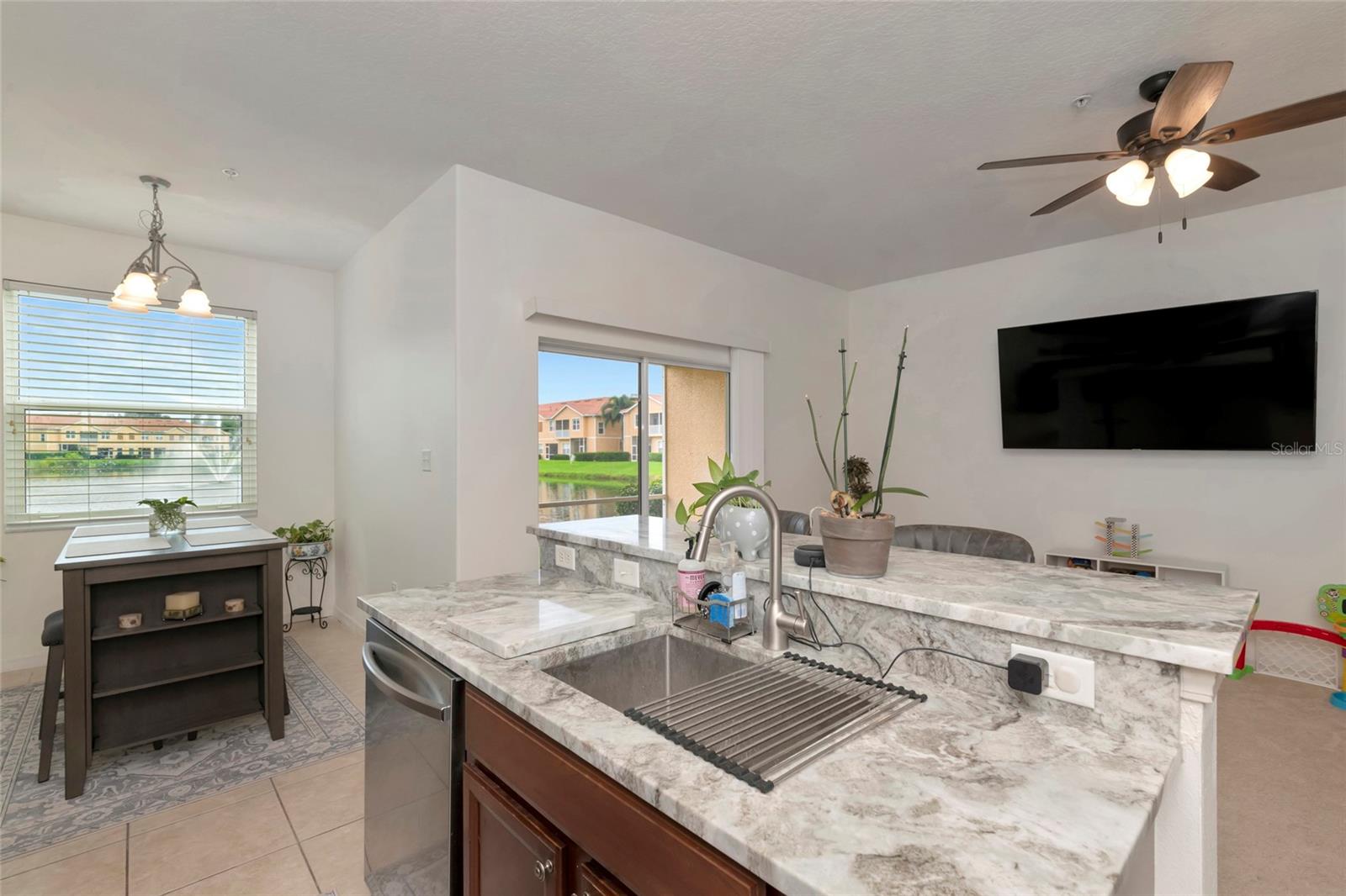 3426 Parkridge Cir #34-105, Sarasota, FL 34243 — photo 17 of 37