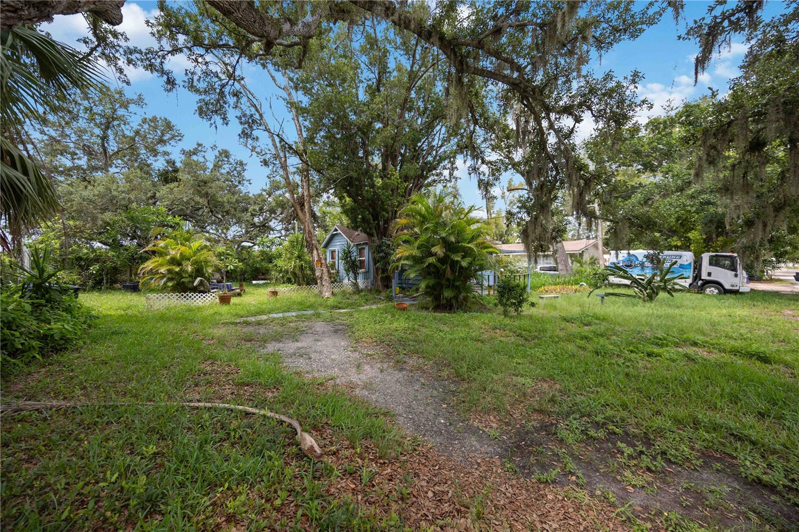 2126 Olentary St, Sarasota, FL 34231 — photo 3 of 8