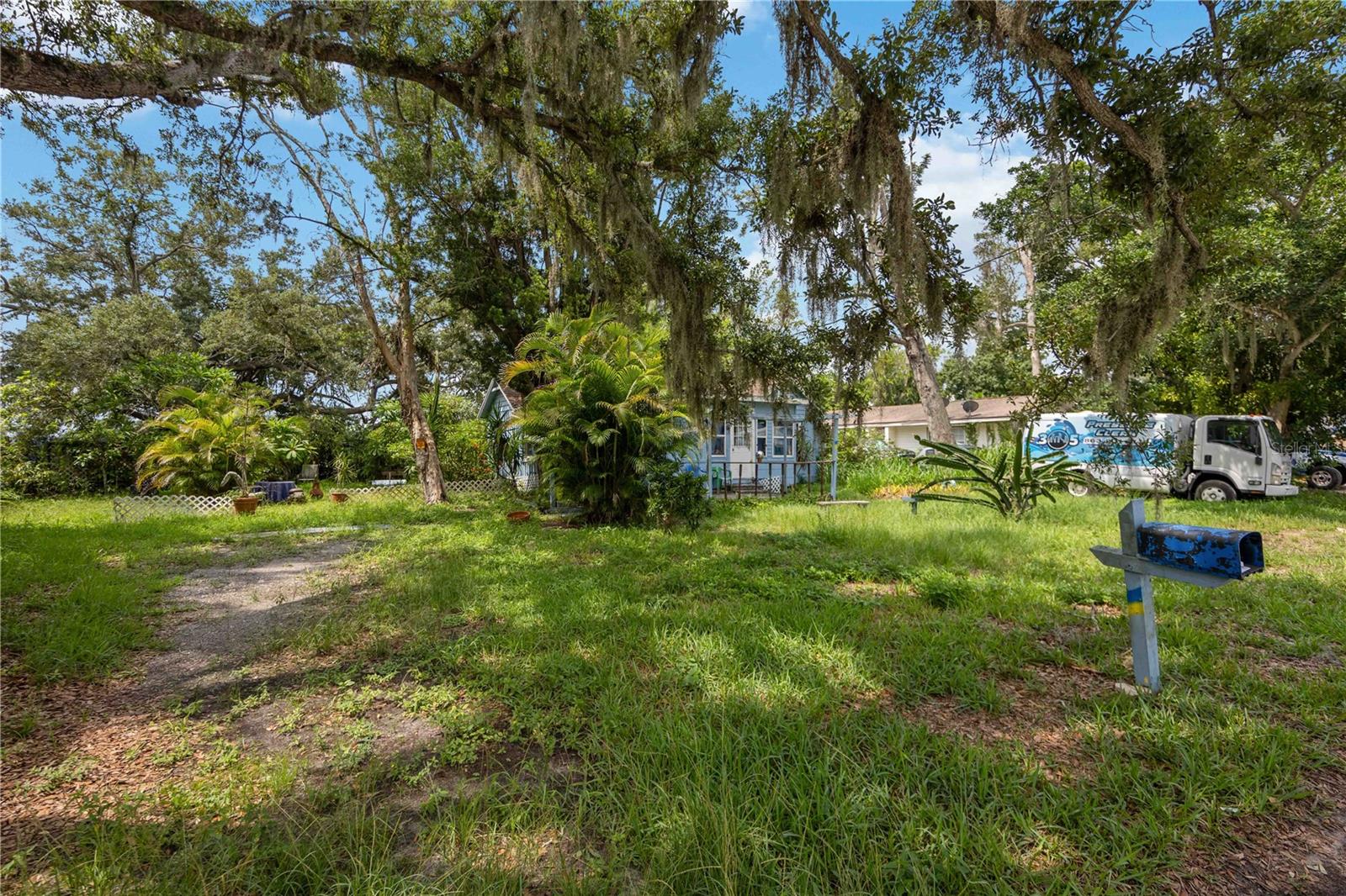 2126 Olentary St, Sarasota, FL 34231 — photo 5 of 8