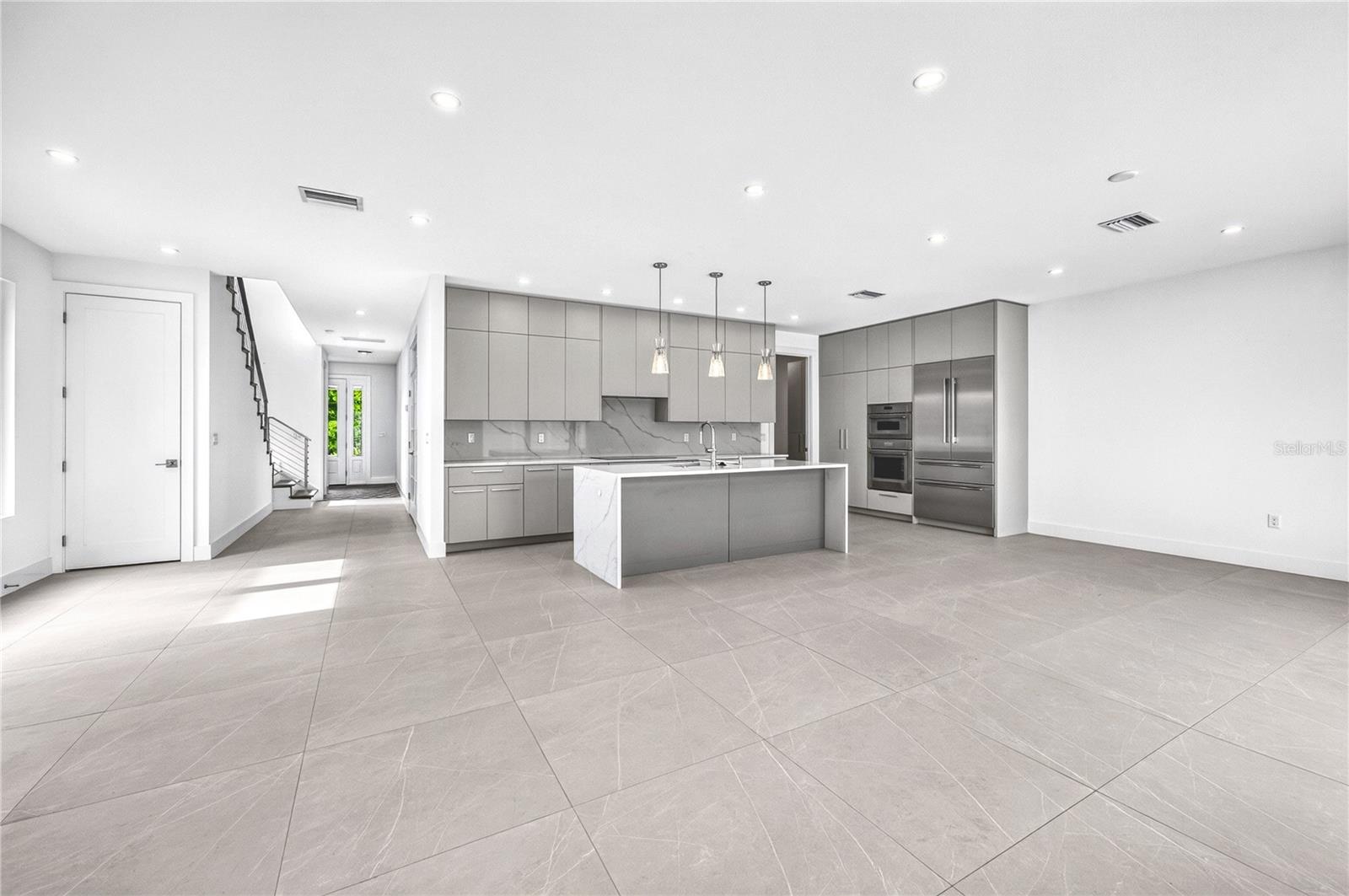 2590 Floyd St, Sarasota, FL 34239 — photo 13 of 69