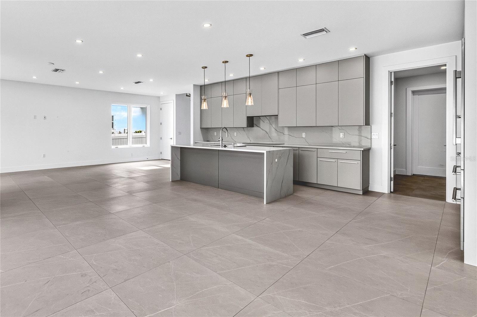 2590 Floyd St, Sarasota, FL 34239 — photo 15 of 69