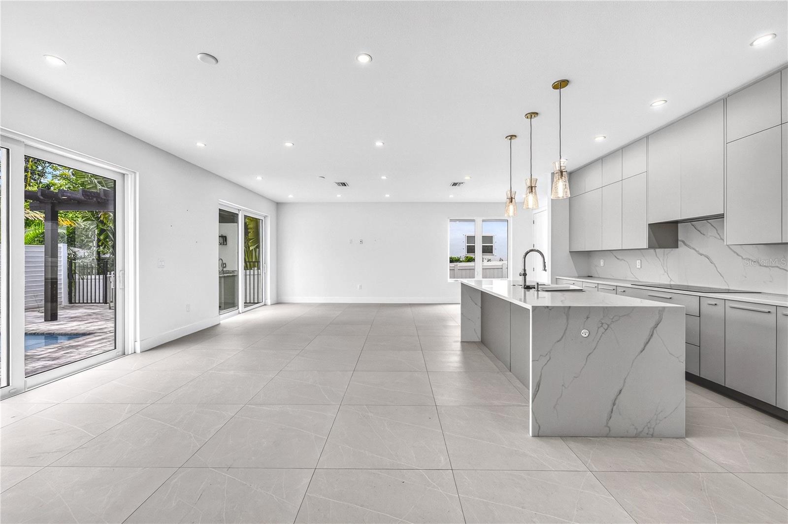 2590 Floyd St, Sarasota, FL 34239 — photo 16 of 69