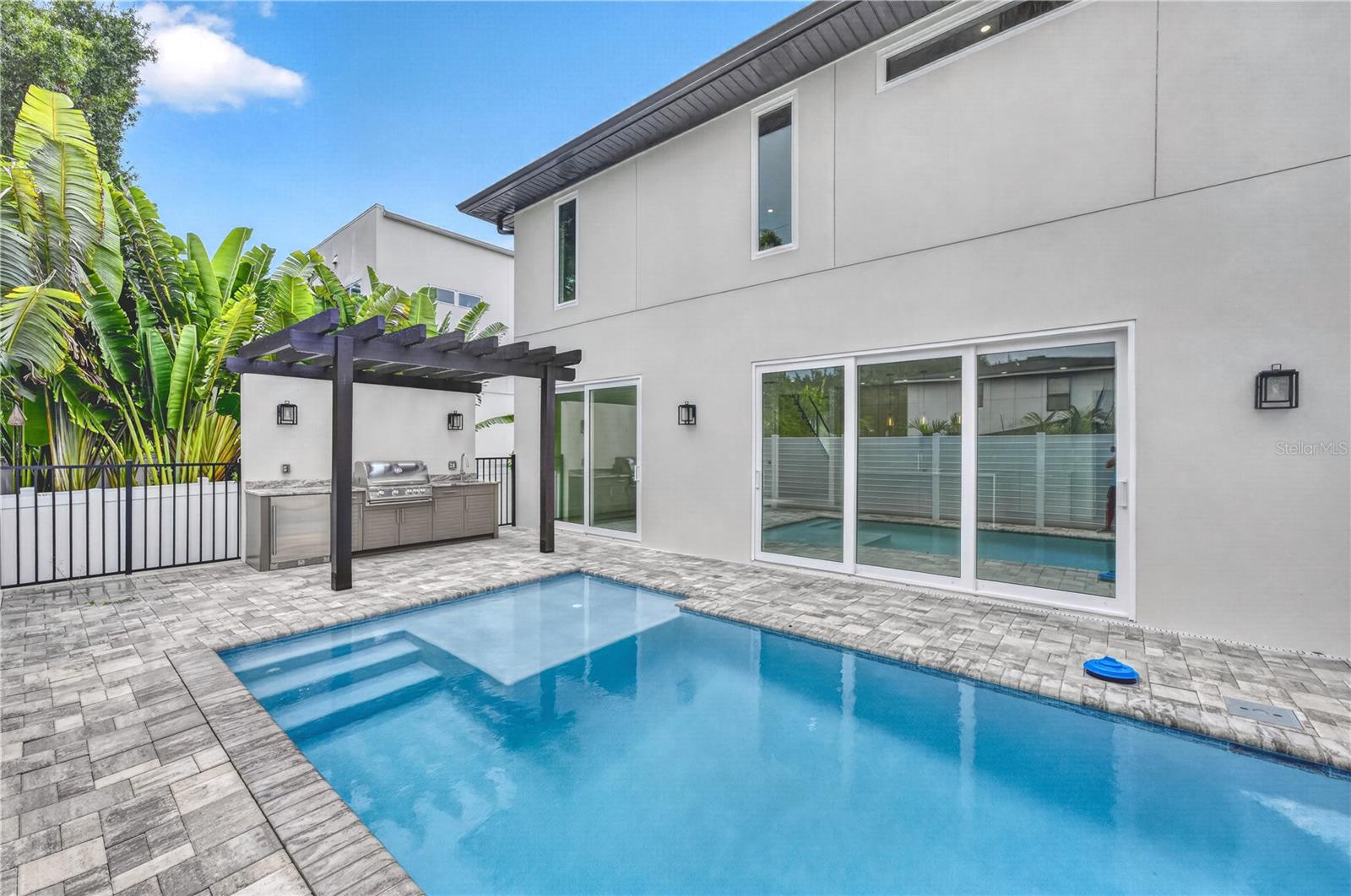 2590 Floyd St, Sarasota, FL 34239 — photo 18 of 69