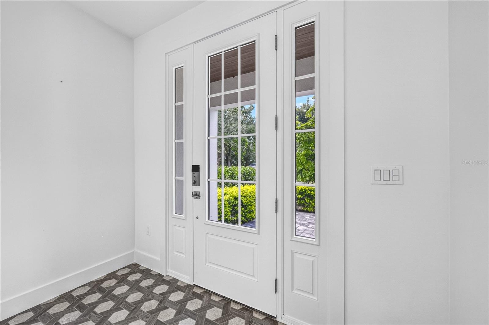 2590 Floyd St, Sarasota, FL 34239 — photo 3 of 69