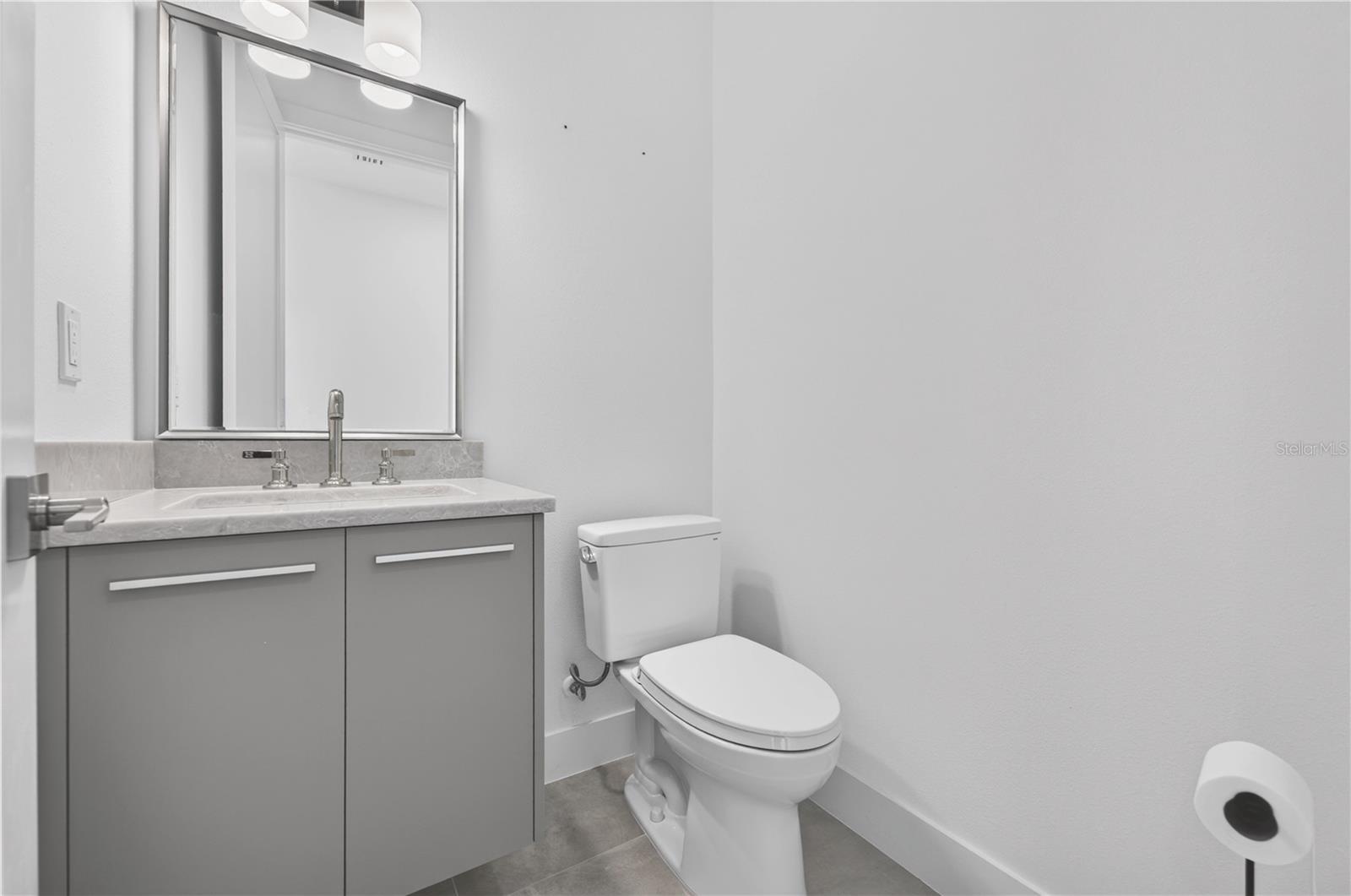 2590 Floyd St, Sarasota, FL 34239 — photo 4 of 69