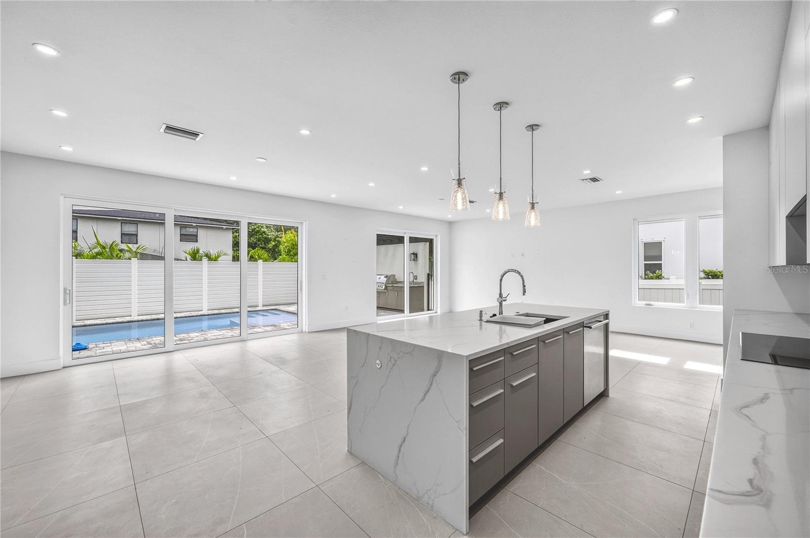 2590 Floyd St, Sarasota, FL 34239 — photo 31 of 69