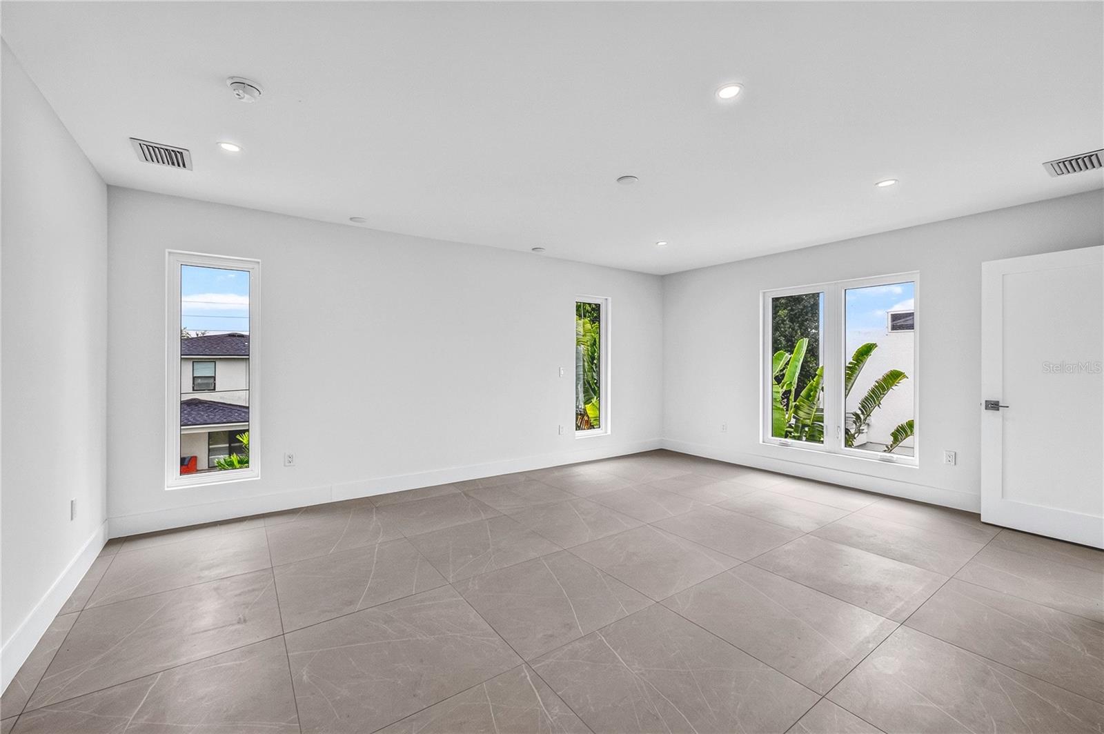 2590 Floyd St, Sarasota, FL 34239 — photo 38 of 69