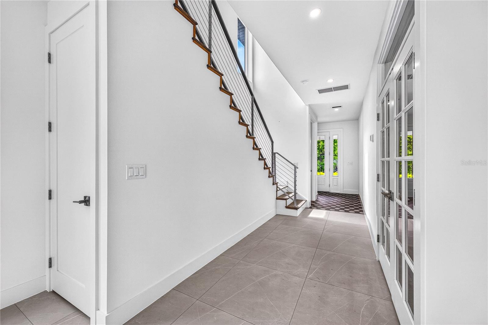 2590 Floyd St, Sarasota, FL 34239 — photo 5 of 69
