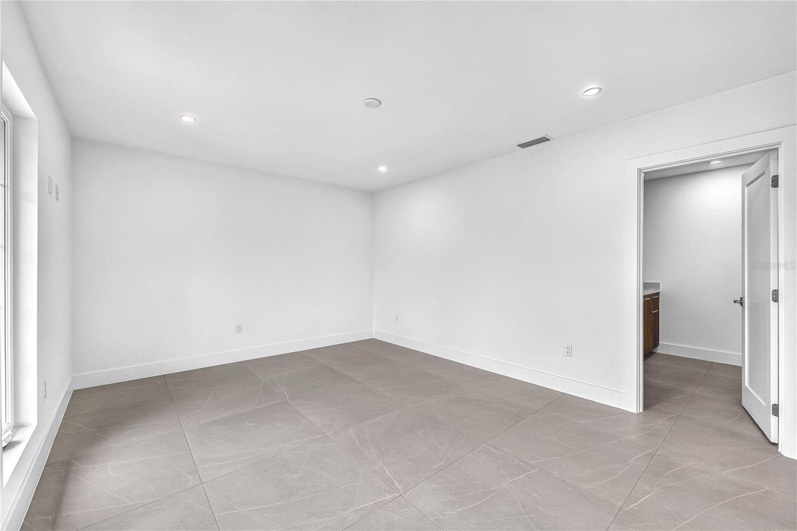 2590 Floyd St, Sarasota, FL 34239 — photo 58 of 69