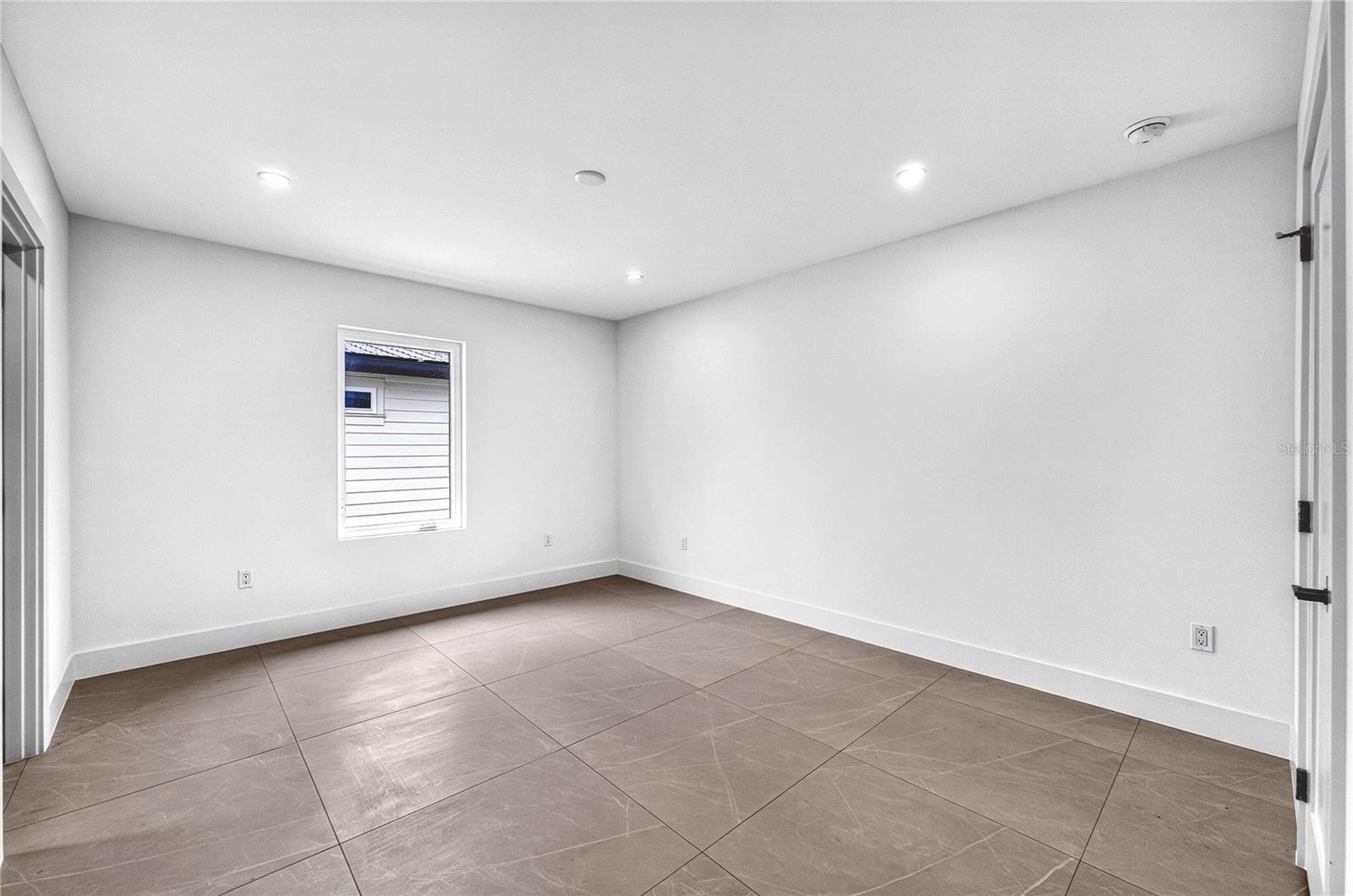 2590 Floyd St, Sarasota, FL 34239 — photo 59 of 69