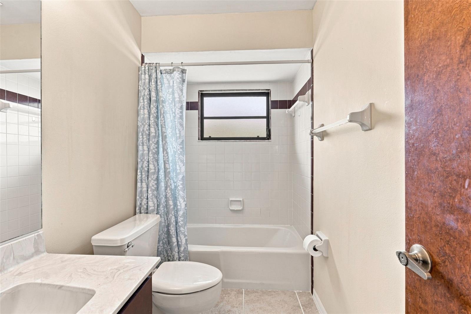 Guest Bathroom with Tub/Shower Combo