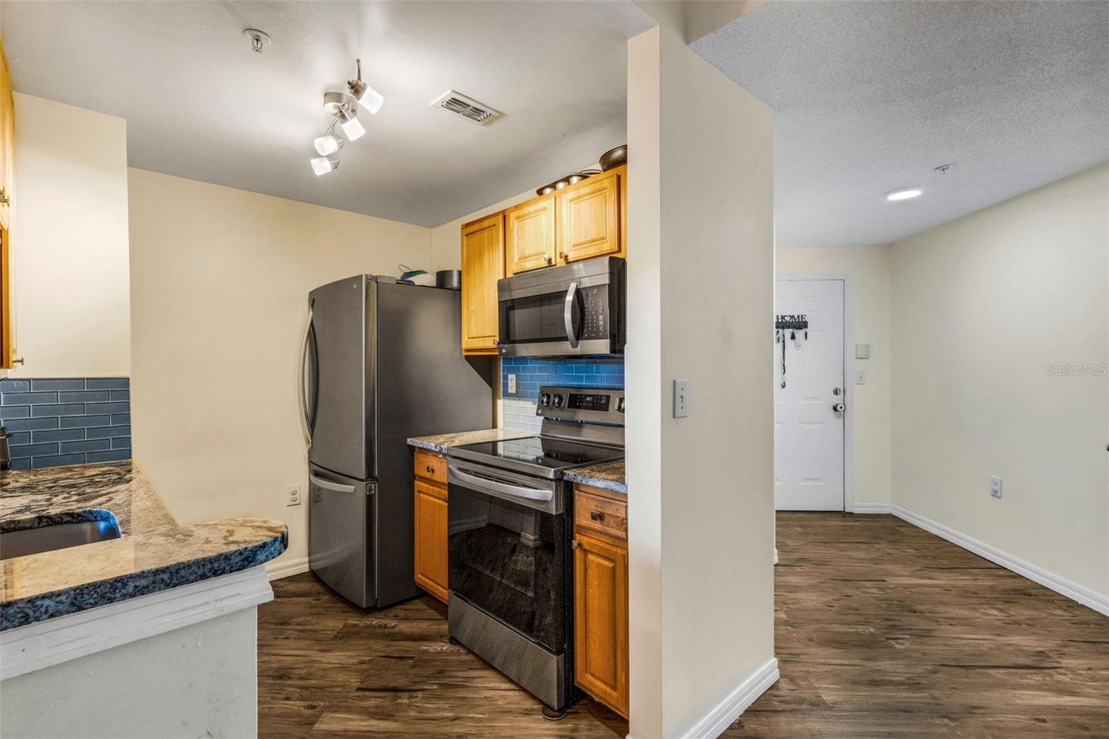 5601 Bentgrass Dr #10-202, Sarasota, FL 34235 — photo 6 of 41