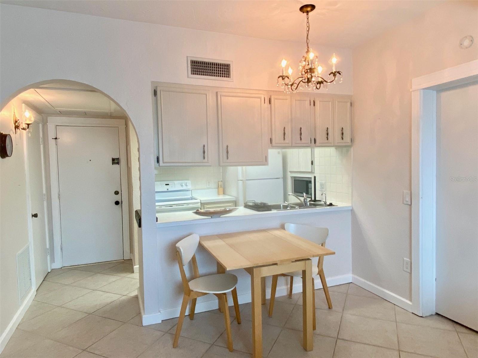 238 Tampa Ave W #6B, Venice, FL 34285 — photo 8 of 35