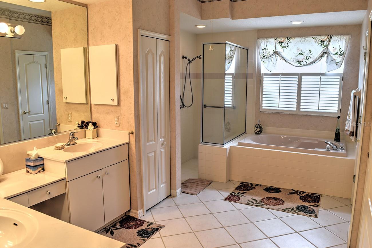 5113 Far Oak Cir, Sarasota, FL 34238 — photo 16 of 28