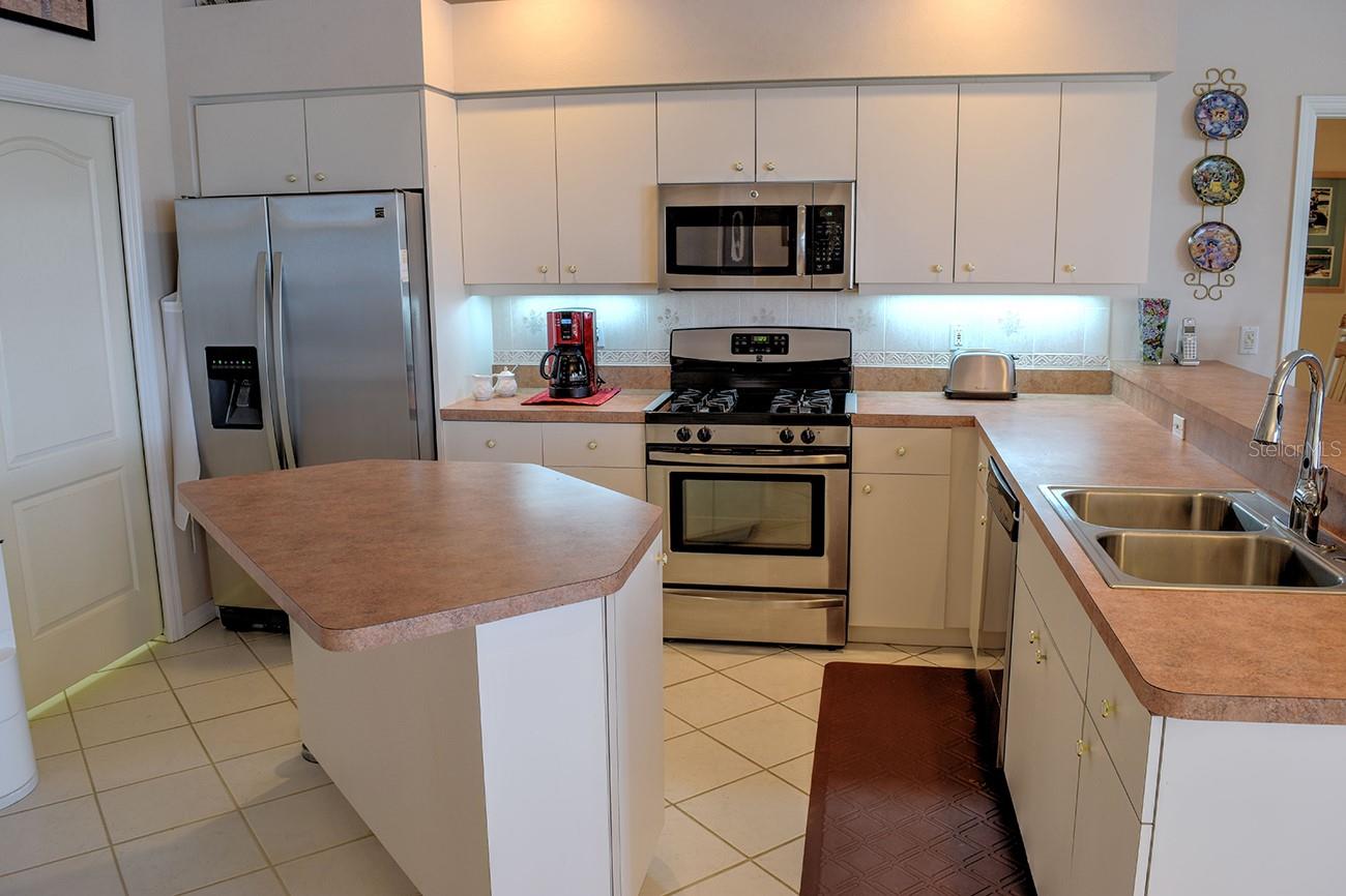 5113 Far Oak Cir, Sarasota, FL 34238 — photo 7 of 28