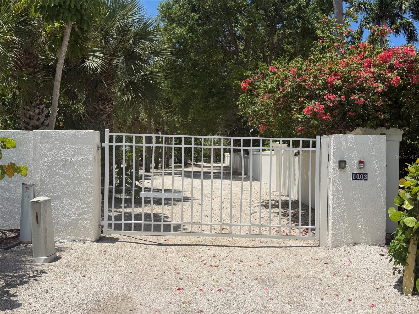 Lido Shores  exclusive, private deeded beach access point
