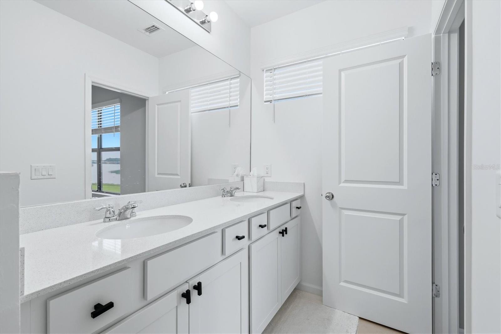 6340 Silverstar Dr, Sarasota, FL 34240 — photo 17 of 43
