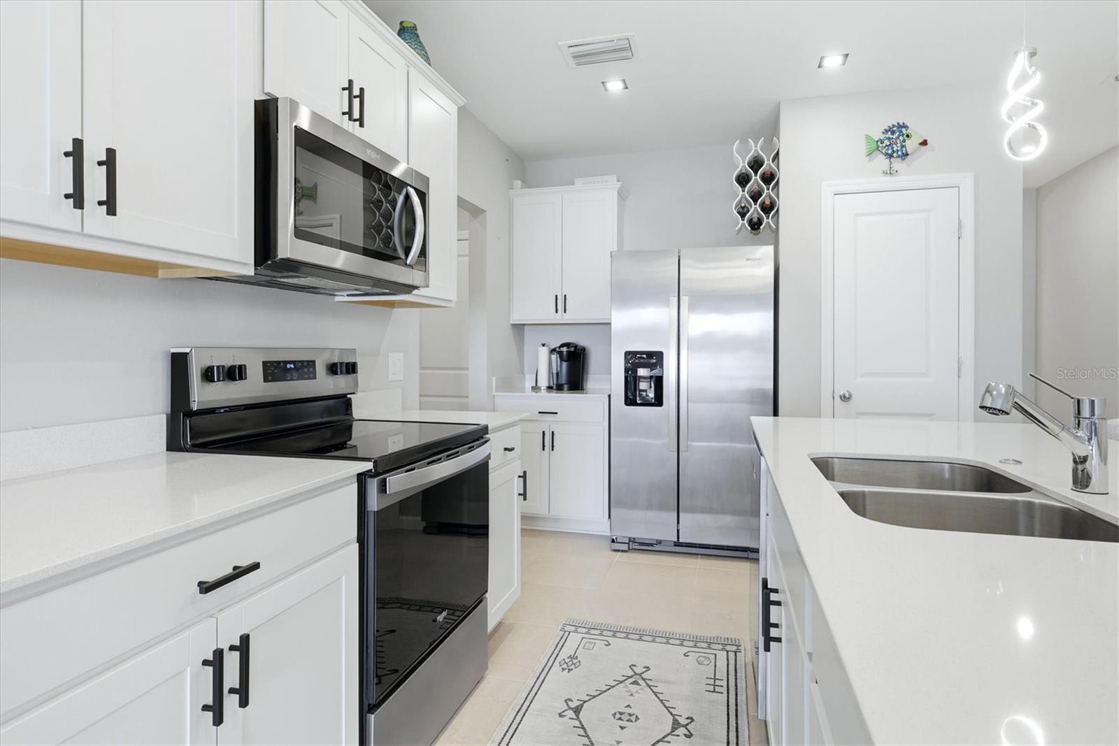 6340 Silverstar Dr, Sarasota, FL 34240 — photo 10 of 43