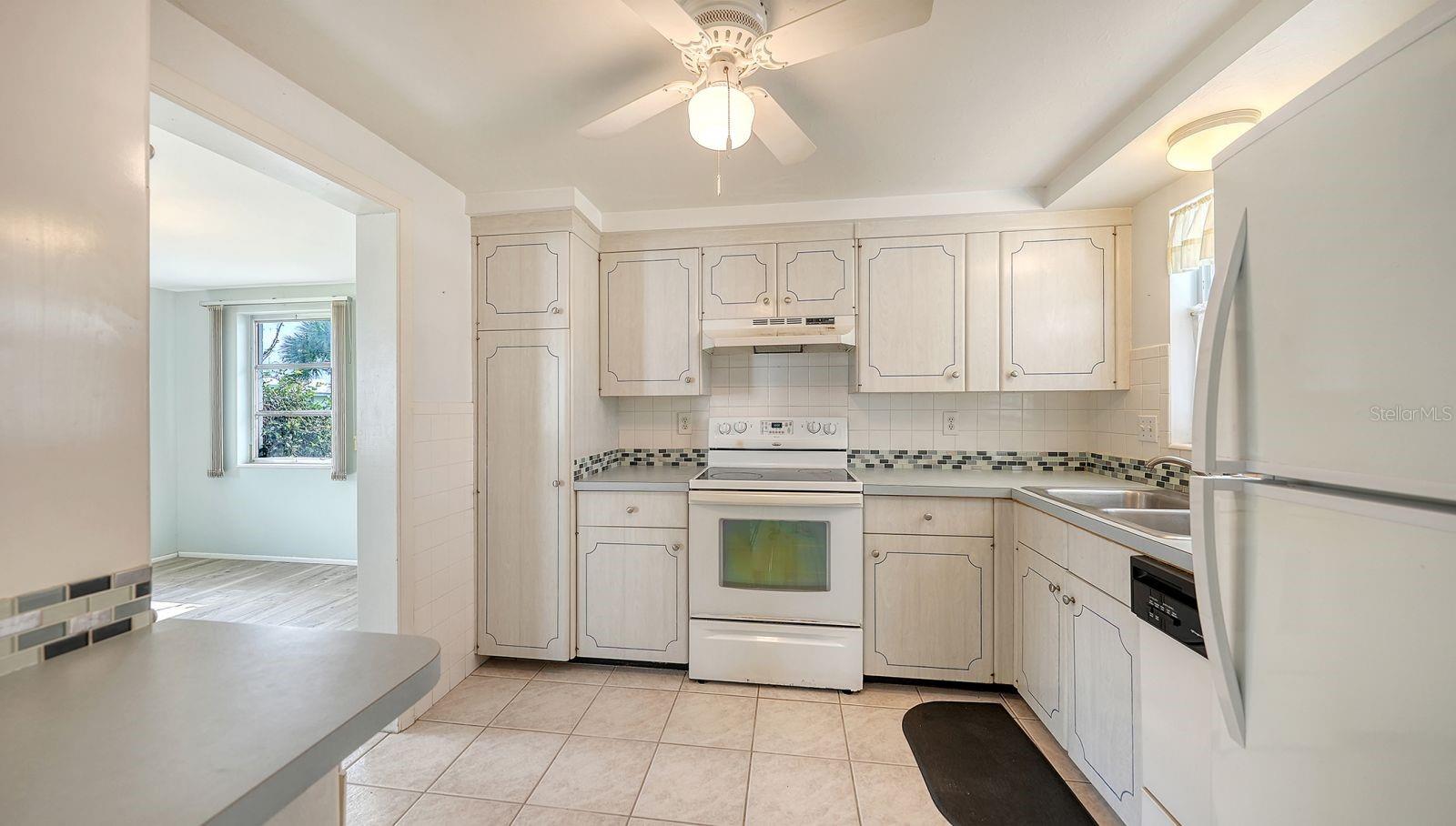 1523 Lakeside Dr #15, Venice, FL 34293 — photo 14 of 44