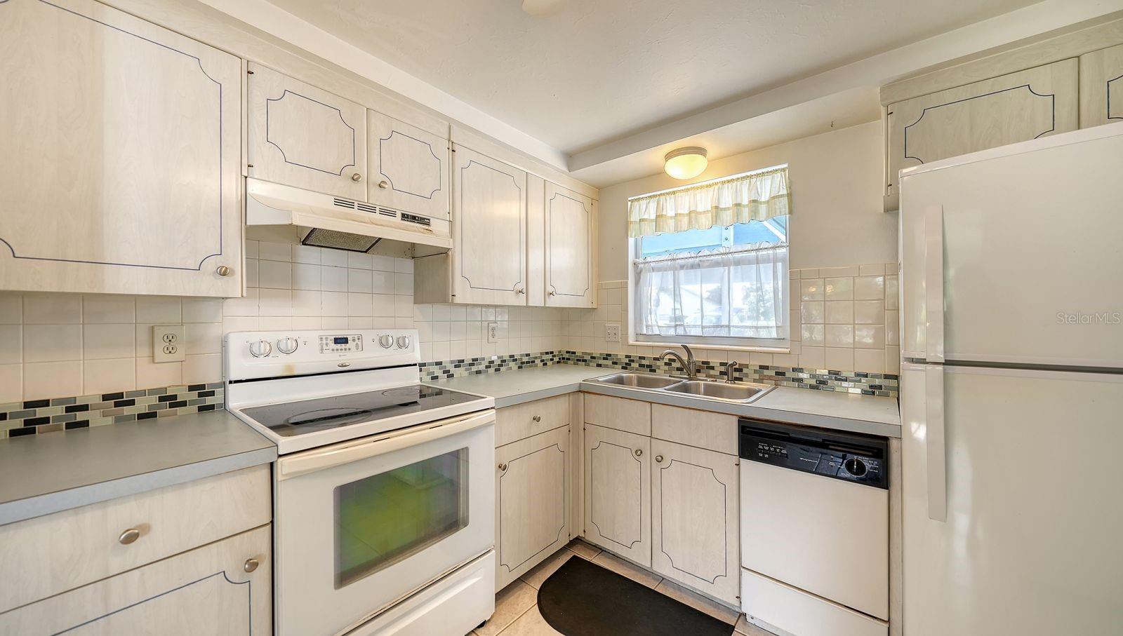1523 Lakeside Dr #15, Venice, FL 34293 — photo 15 of 44