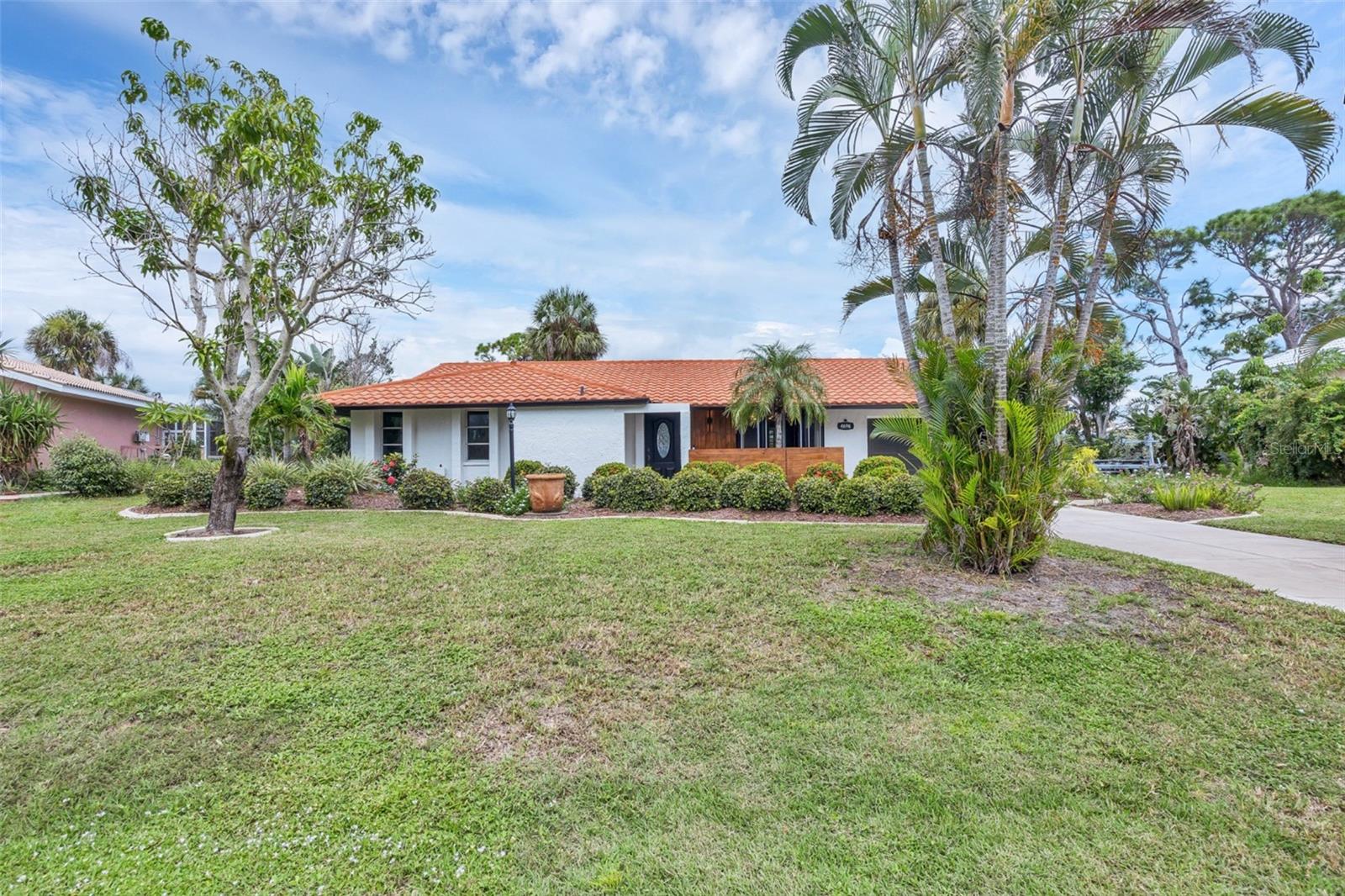 4696 Pompano St