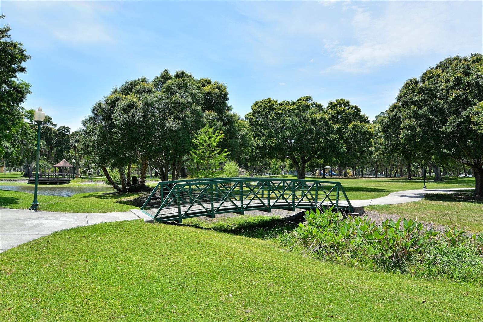 Gillespie Park — walking paths and green space